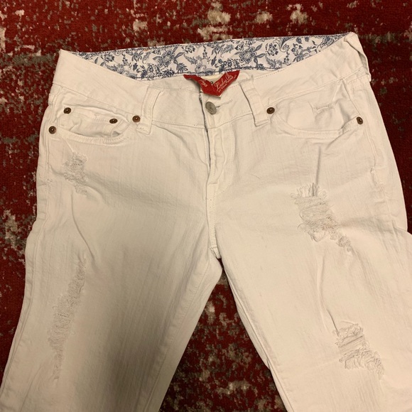 Lucky Brand white distressed crop pants. - Picture 2 of 4